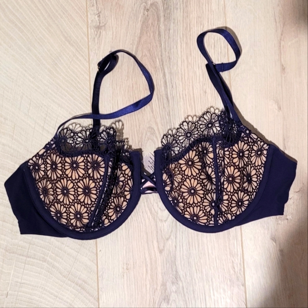 NWOT Victoria's Secret push-up bra